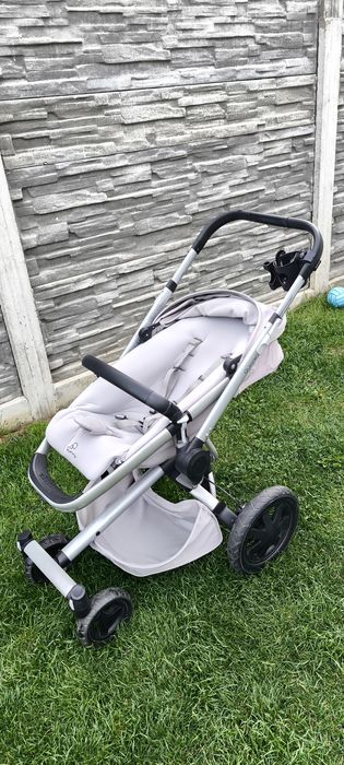 Vând carucior Quinny