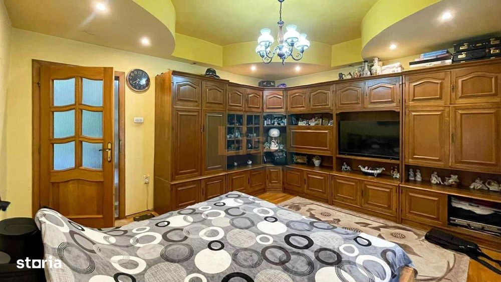 Casa 7 camere, teren 590 mp in Calnic