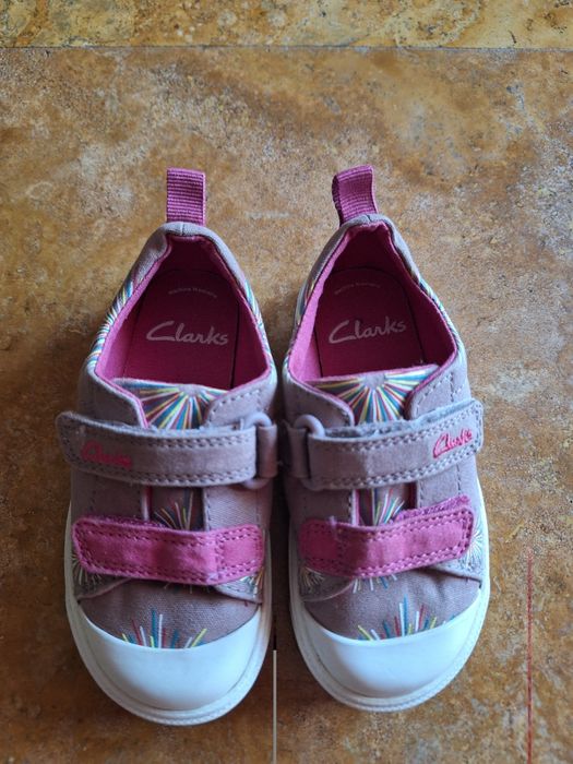 Vând teniși Clarks 22