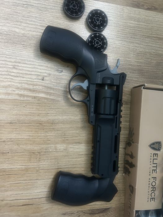 Vand pistol airsoft H8R Gen 2