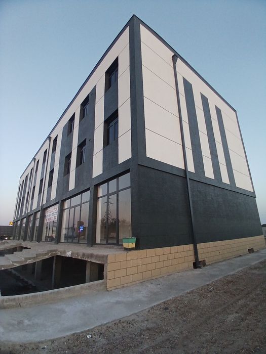 Продаётся сотилади ёки ижарага 3 этажли бино подвали бн.