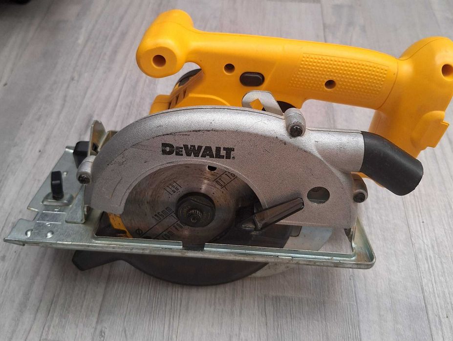 Акумулаторен комплект DeWalt 18V – 2 бр. Винтоверта DC988, Циркуляр, Зарядно и 2 Батерии