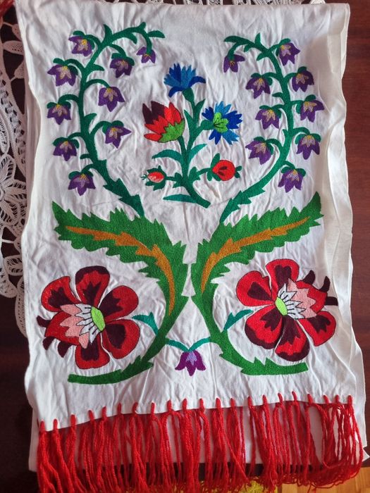 Prosoape/ peretare țesute manual cu motive tradiționale românești