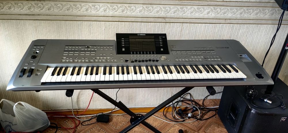 Продам или обменяю Yamaha Tyros 5-76 клавиш.
