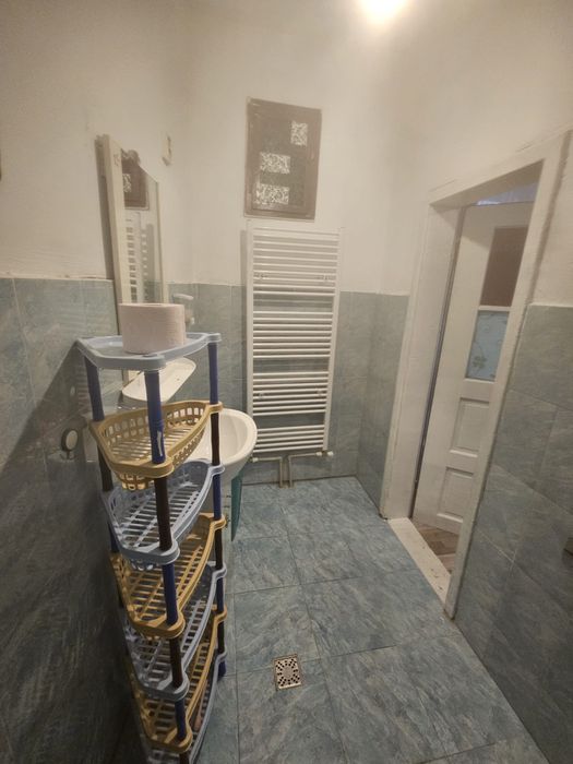 Inchiriez casa,Nasaud pretul este de 1200 lei.