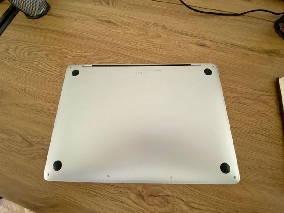Macbook Pro 13 inch 2020 touch bar, 8gb ram, intel i5, 256gb