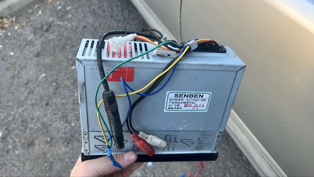 Продаю магнитолу на машину