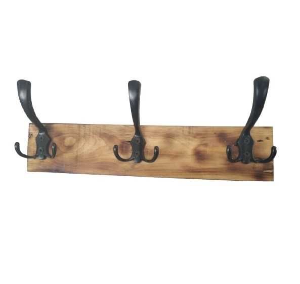 Ръчно изработена дървена закачалка за стена за дрехи в коридор