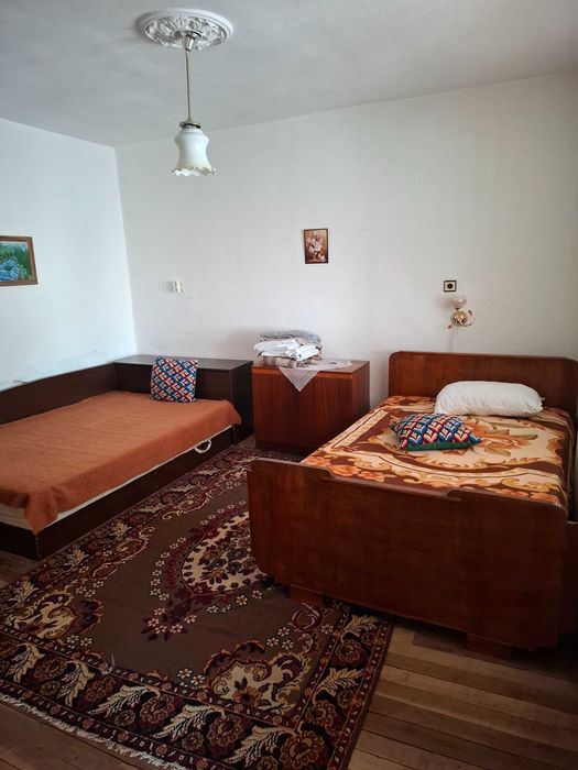 Къща с двор за продажба в с. Светля, Община Ковачевци.