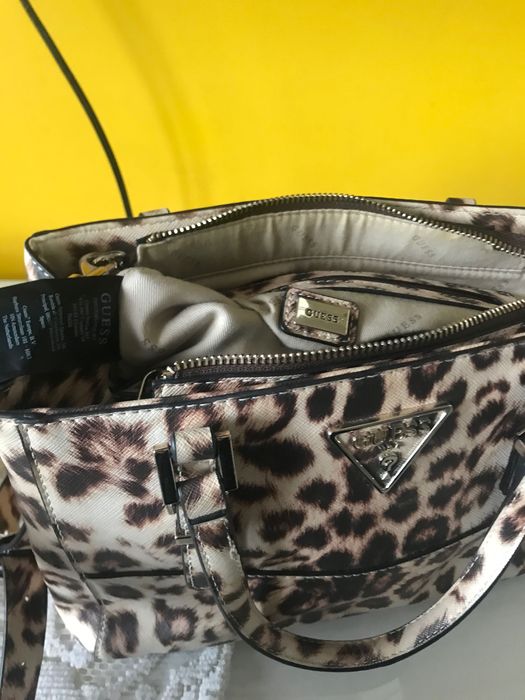 GUESS-оригинална дамска чанта!Топ цена 100лв!