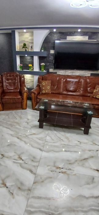 Canapea 1,fotoale 2 buc,1 masuta in stare buna