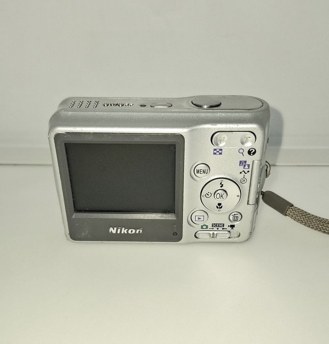 NIKON COOLPIX L4 Компактен дигитален фотоапарат