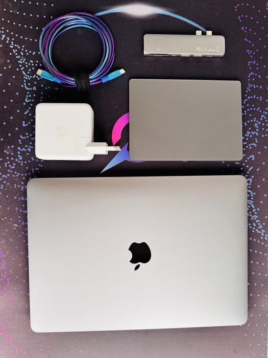 Vând MacBook Pro M1 (2021) – 16GB RAM, 1TB SSD, Touch Bar