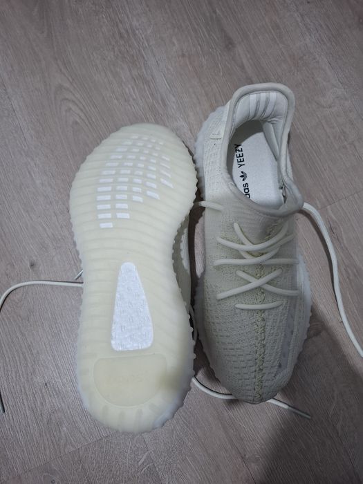 Vând Yeezy Boost 350
