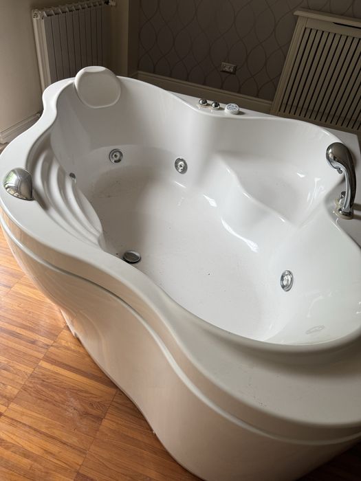 Cadă de colț- Jacuzzi