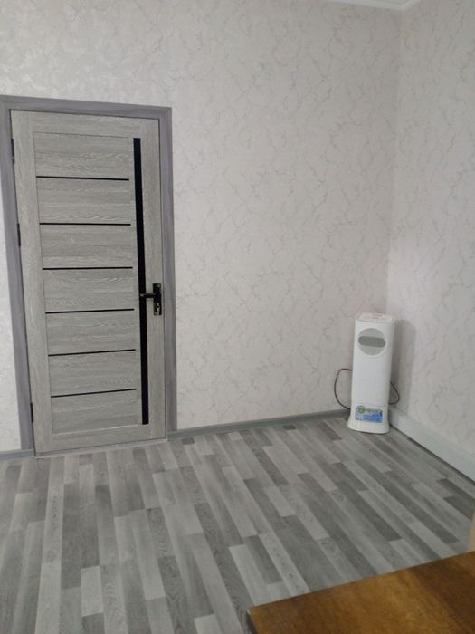 Axangaronda 2 xonali 3 xona qilingan uy ijaraga beriladi