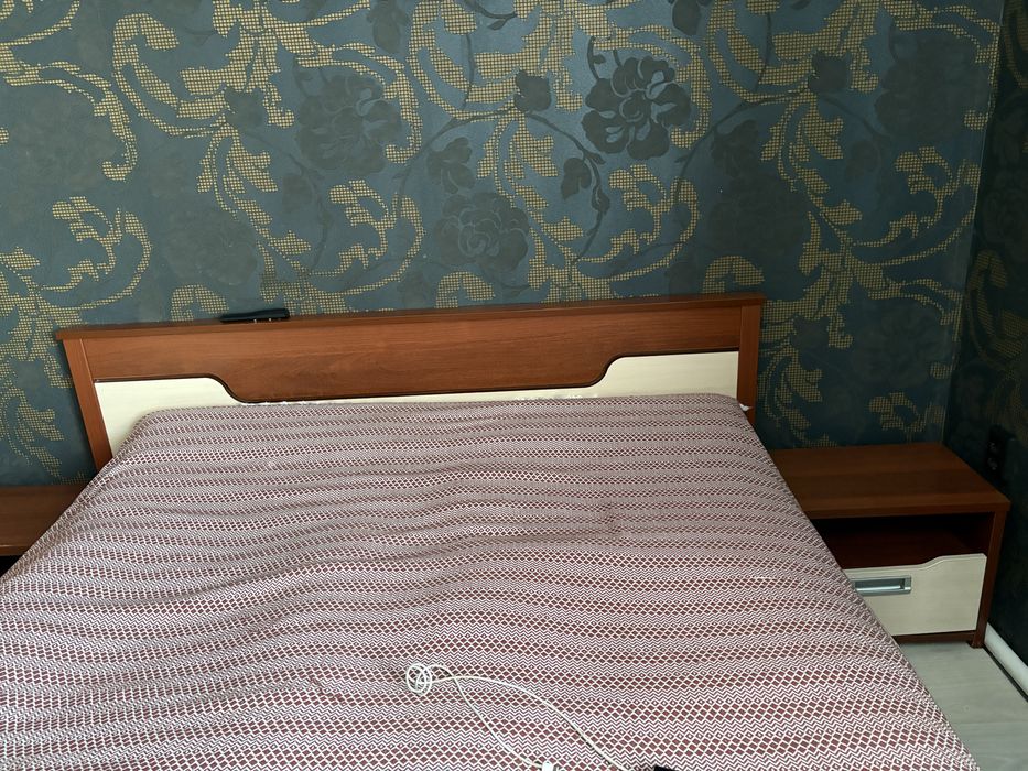 Продам спальный гарнитур