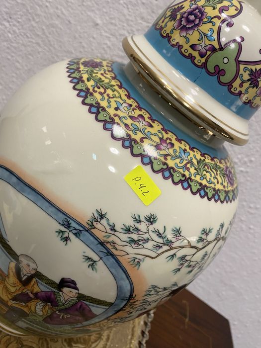 Голяма китайска ваза от костен порцелан