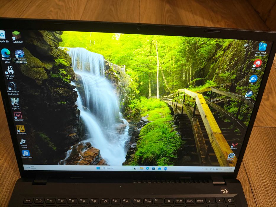 Vând Laptop Gaming Acer Nitro Lite 16 NL16-71G-57M9