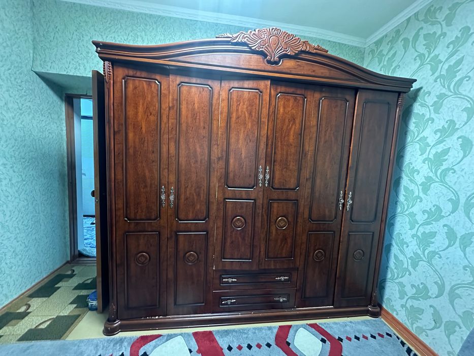 Классический спальный гарнитур