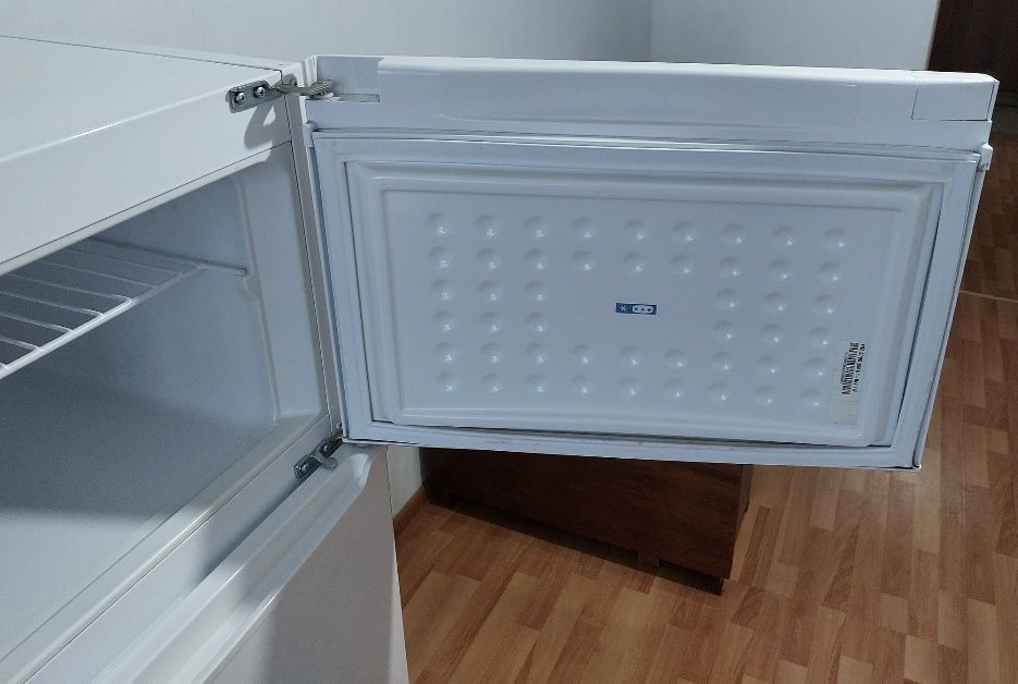 Холодильник VESTEL