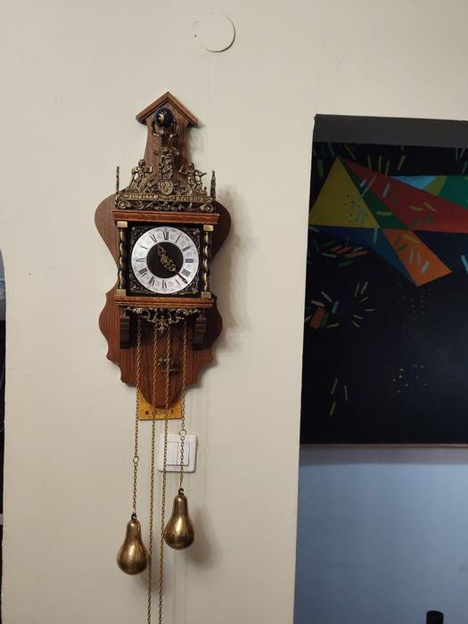 Антикварен стенен холандски часовник с тежести