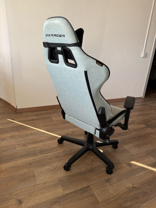 Игровое кресло Dxracer