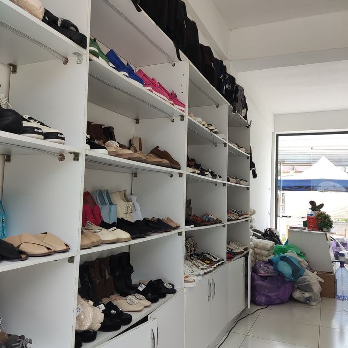 Srochniy Vitrina shkaf chiroqlari bn birga