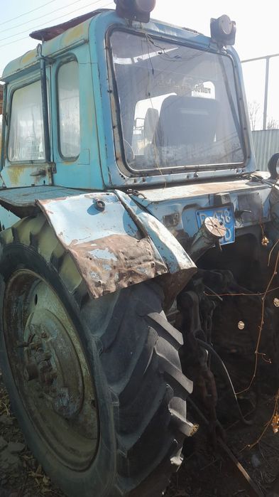 Трактор с плугом