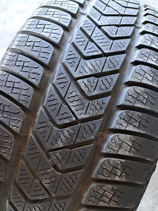 4 anvelope iarnă 245 45 R19 Pirelli