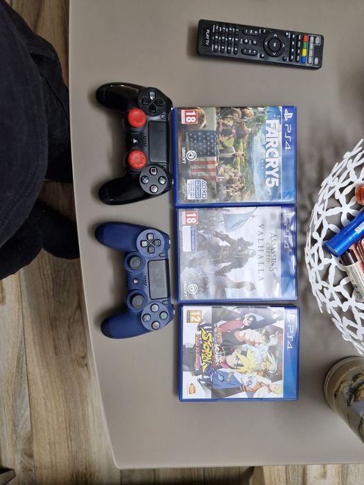 Playstation 4 с джойстик и 3 игри