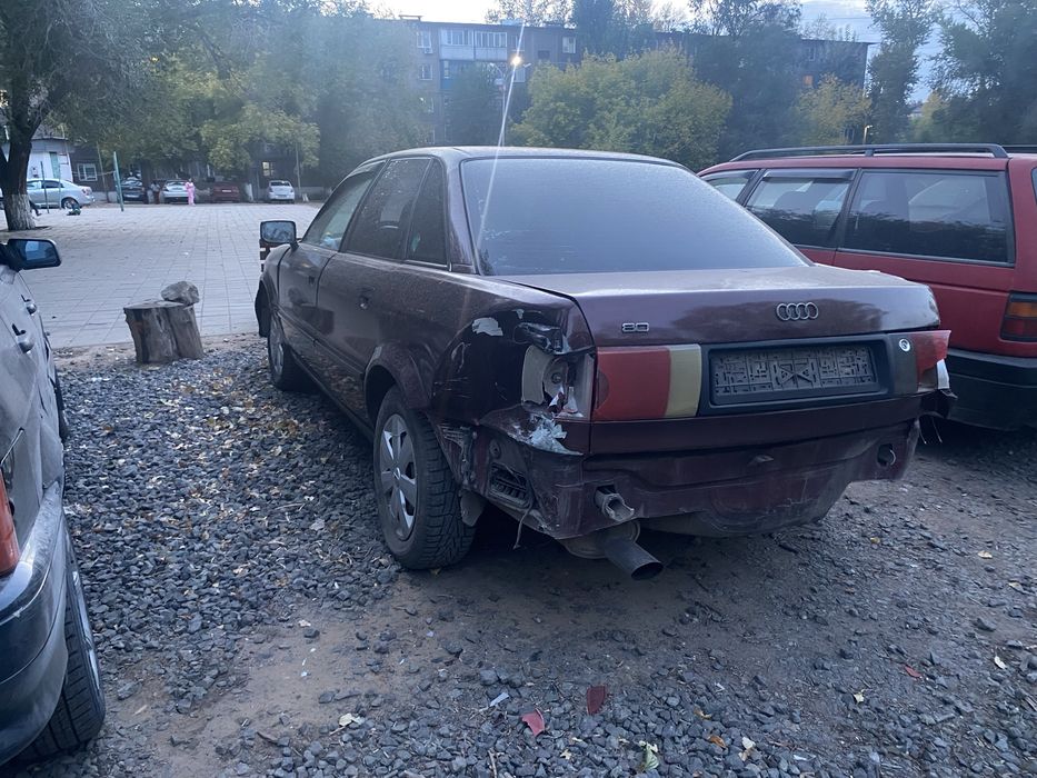 Ауди б 4  1993год
