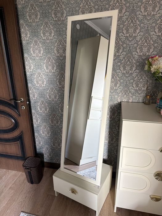 Зеркало для комнаты