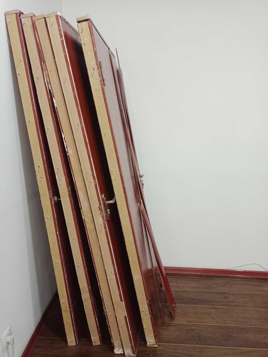 Двери межкомнатные б/у