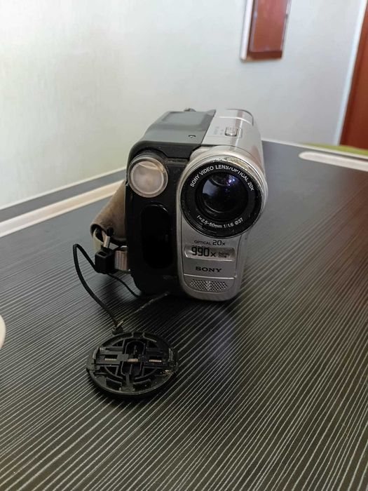 Видеокамера Sony CCD-TRV438E