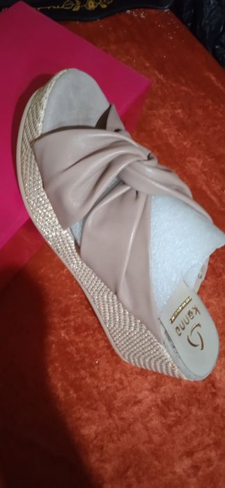 Босоножки женские