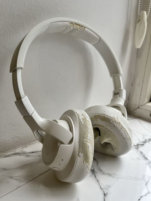 Наушники JBL 700 BT