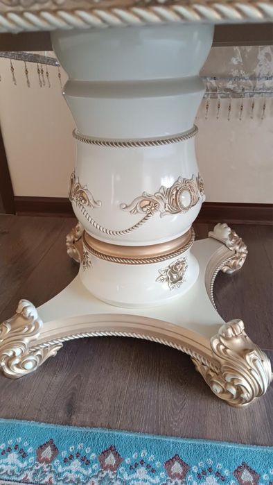 Продам стол.