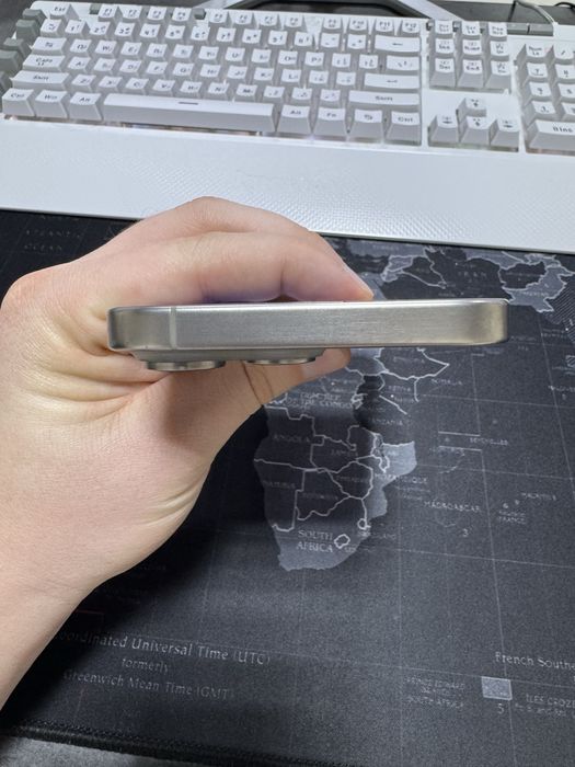 iPhone 15 Pro Max bir qo’l