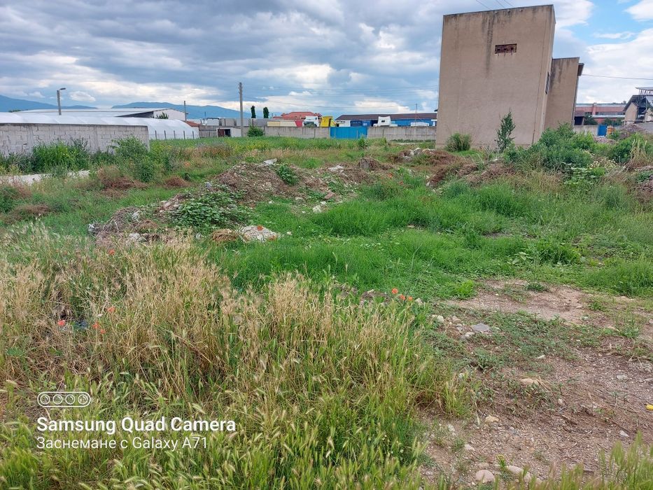 Продавам парцел УПИ от 587кв.м в индустриална зона. Може и Бартер!