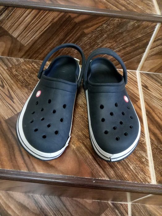 «Недорого» Кроссовки и кроксы 36 размер 50 тыс за все вместе