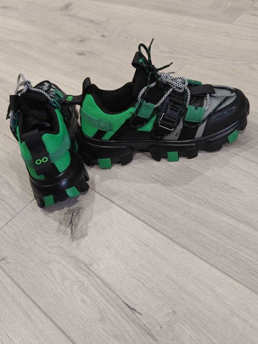 Продам кроссовки 41 размер