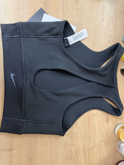 Топ спортивный Nike