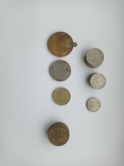 Продам манеты одна медалька