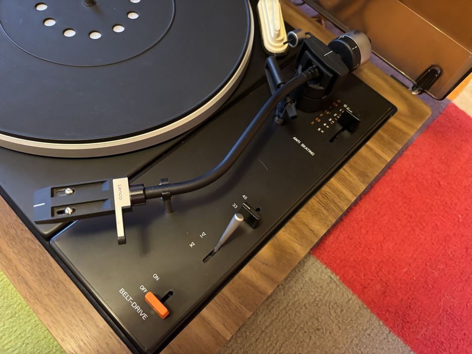 Грамофон Lenco L82