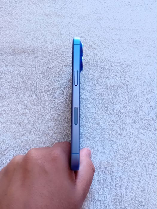 Vând IPhone 16 Blue
