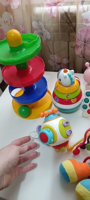 Продам много развивающих игрушек от 6 мес