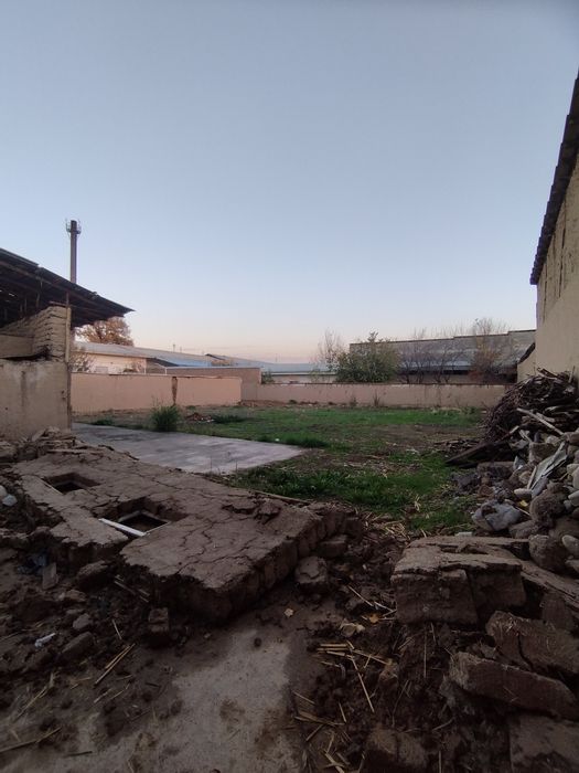 Uchaska yarimi quruq yer 7.5 soʻtuv yoʻkida 13 soʻtuv sotiladi