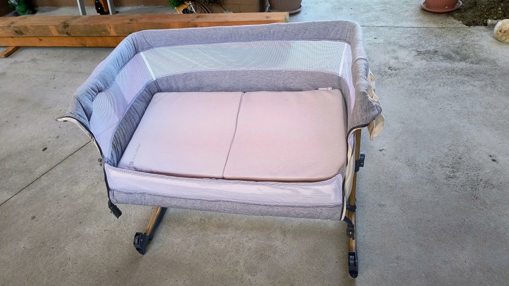 Продавам детско легло Lionello next to me