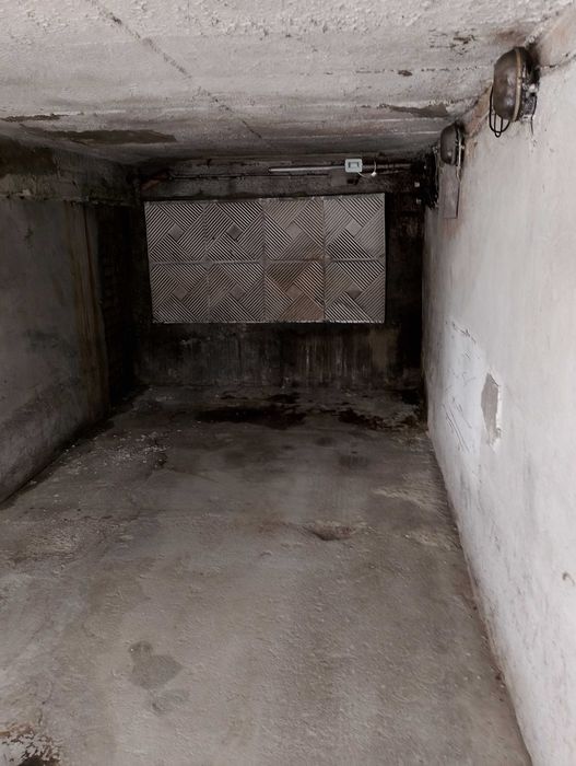 Дава се под наем Гараж / Паркомясто в Шумен, Център - 12 кв.м за 69.36 € - Снимка #2